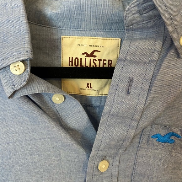 Hollister Men’s Button Down Shirt - Picture 2 of 2